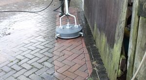 Efficient flat surface cleaner