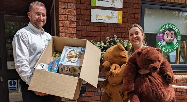 Tennant donates to children's hospice